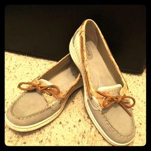 Sperry boat shoes size 8